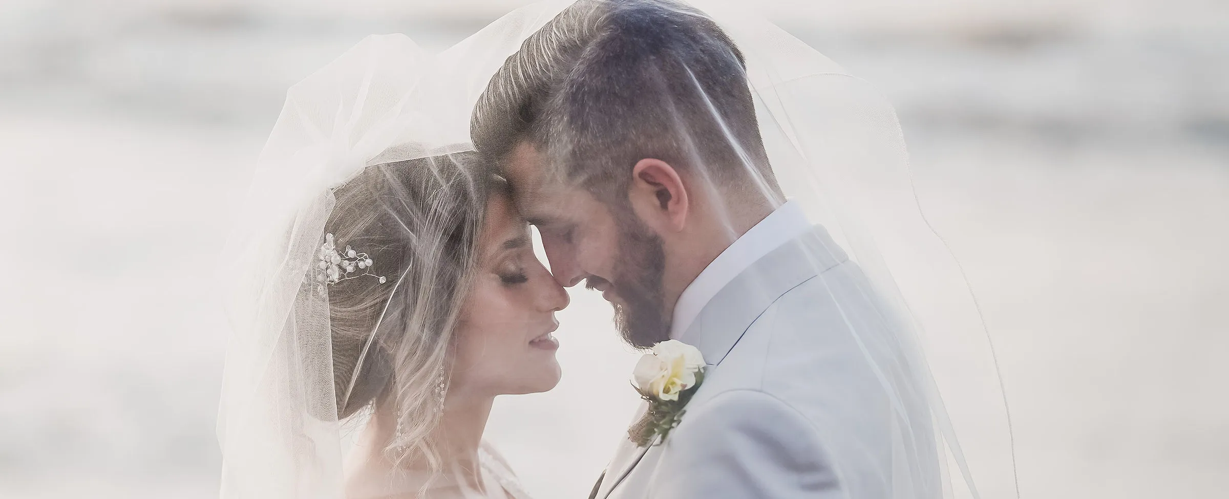 Pareja feliz organizada por Caputi Festa